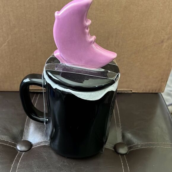 NWT Rae Dunn “Tonight We Fly Figure Mug With Topper” - Picture 3 of 4